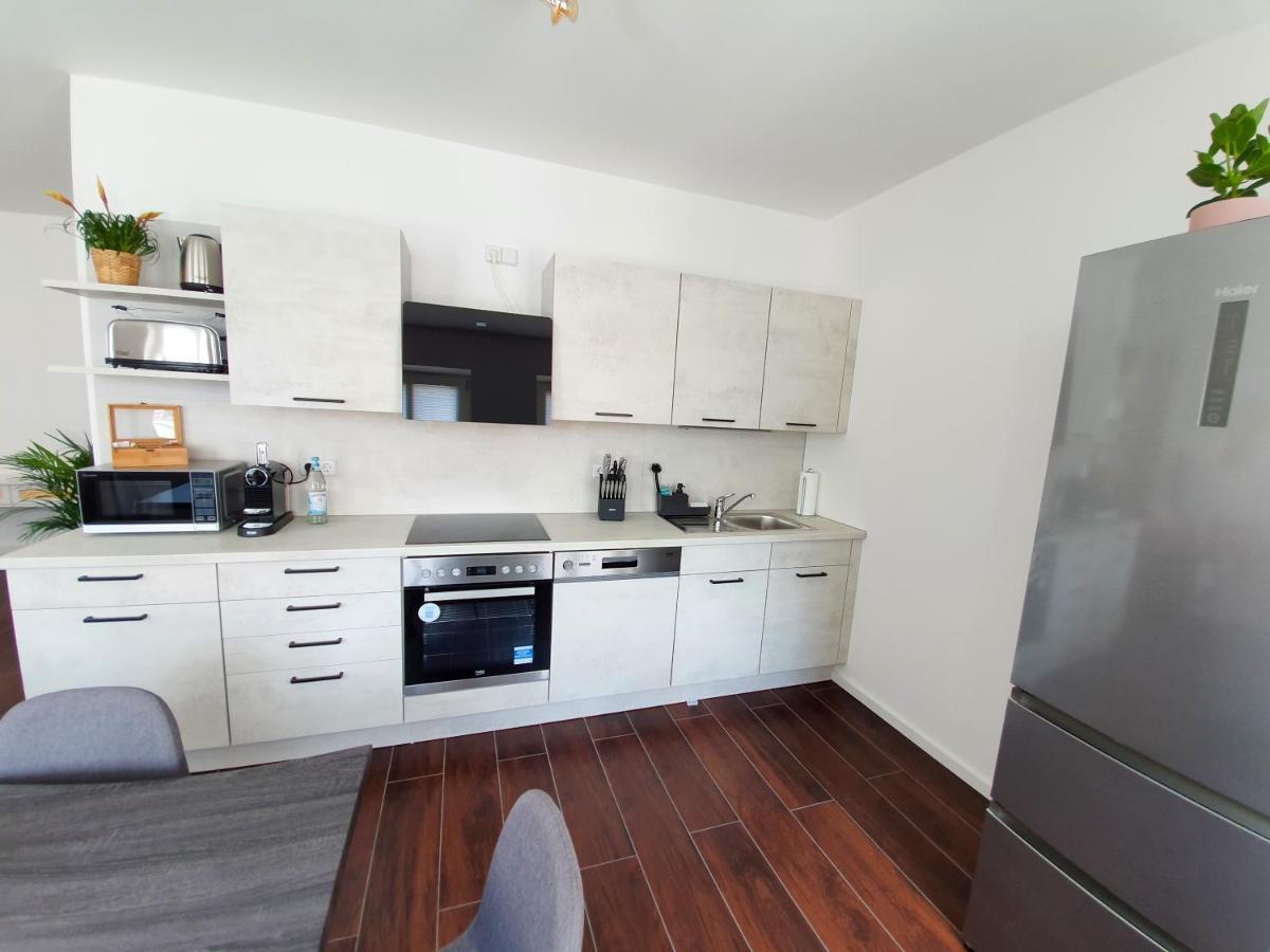 Pb Ferienwohnungen - Fewo 7 - Stilvoll Eingerichtetes Apartment Im Herzen Senftenbergs Eksteriør billede